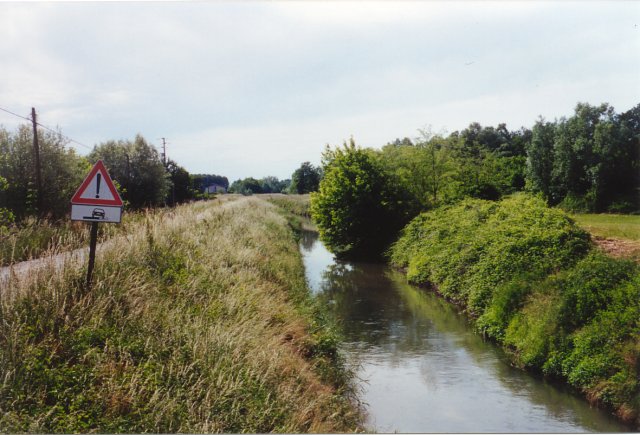 Il fiume Muson, nei pressi del "Ponte Grasso".
Anticamente esso era molto importante perch costituiva il confine fra le centuriazioni romane di Padova e di Altino.