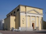 La chiesa con i cantieri. I lavori all'esterno sono terminati e quella che vedete  la facciata nella veste definitiva