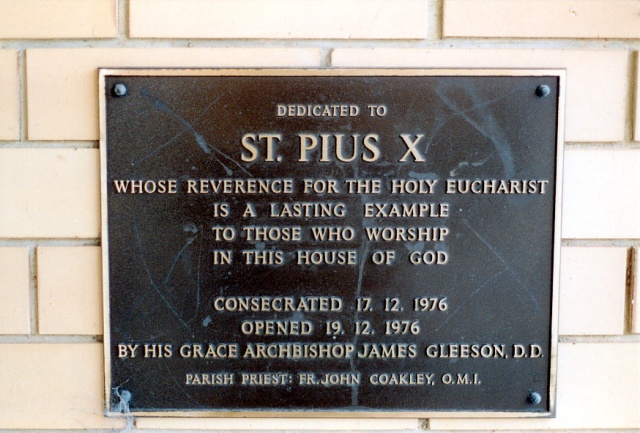Iscrizione riguardante la Chiesa Cattolica "San Pio X" di Dernancourt, Adelaide, Sud AustraliaCatholic Church "Saint Pius X" in Dernancourt, Adelaide, South Australia