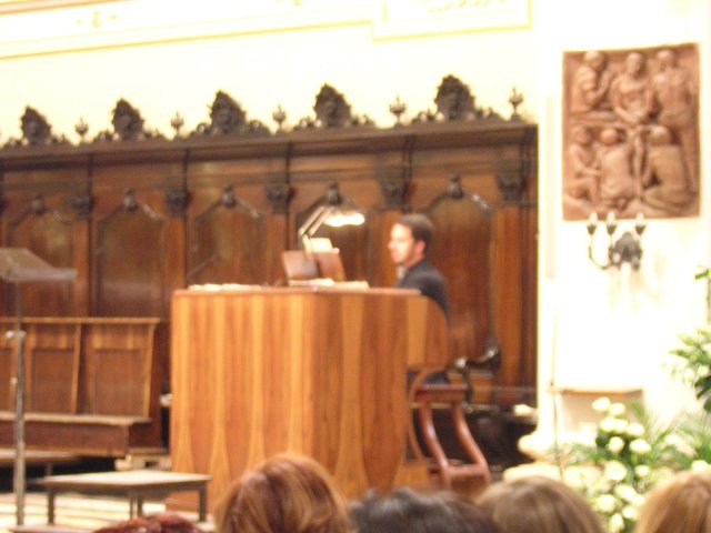 Il maestro Silvio Celeghin suona l'organo Mascioni recentemente restaurato.