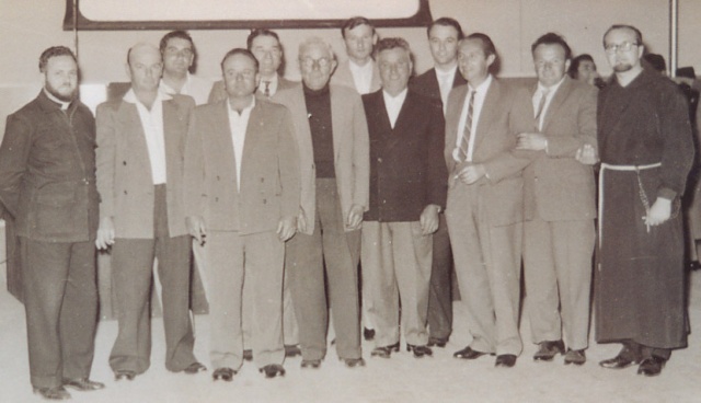 Gruppo di riesini che hanno procurato la statua di S. Pio X per la Chiesa Cattolica di S. Francesco a Campbelltown, Adelaide, Sud Australia (1958) 
A group of people from Riese Pio X who provided the Catholic Church of S. Francesco with the statue of St. Pius X. Campbelltown, Adelaide, South Australia (1958)