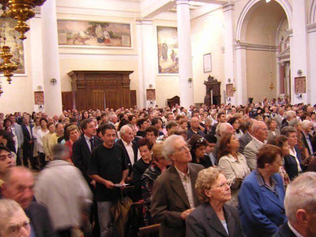 La chiesa gremita