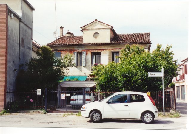 La casa del mansionario.
Essa ospit i mansionari del paese fino al 1934.