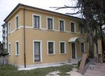 La Casa degli Scouts.
L'edificio, ristrutturato nel 1998, era il vecchio granaio della Casa Canonica.