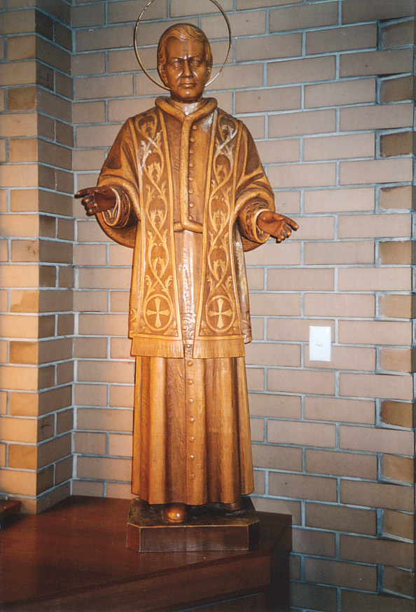 Statua di S. Pio X nella Chiesa Cattolica "Mater Christi" di Seaton (1967), Adelaide, Sud AustraliaSt. Pius X statue in Catholic Church "Mater Christi" in Seaton (1967), Adelaide, South Australia