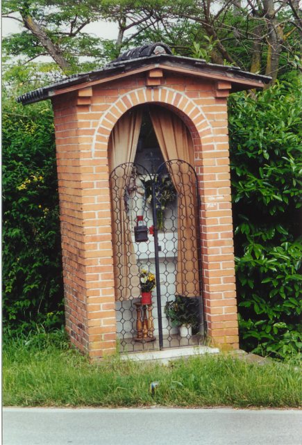 Il capitello all'imbocco ovest di via Toscanigo (sulla strada per Noale).