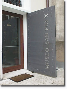 Immagine del portale di ingresso al museo