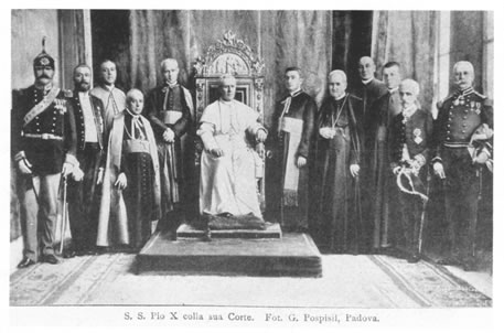 S. S. Pio X colla sua corte. Fot. G. Pospisil, Padova