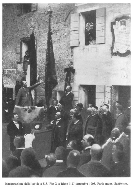 Inaugurazione della lapide a S.S. Pio X a Riese il 27 settembre 1903. Parla mons. Sanfermo.